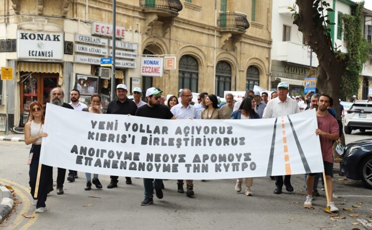  CTP heyeti, “Yeni Yollar Açıyoruz – Kıbrıs’ı Birleştiriyoruz” eylemine katıldı