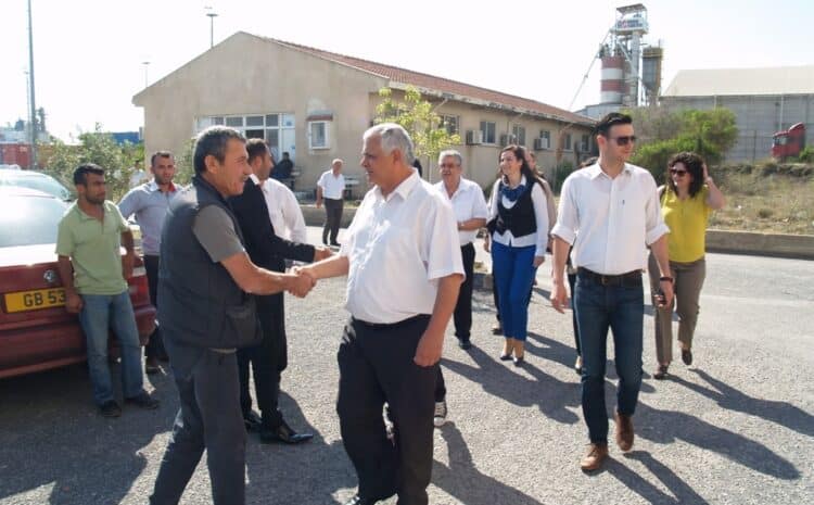  Başkan Oktay Kayalp ve meclis üyesi adayları Gazimağusa Limanı’nı gezdi