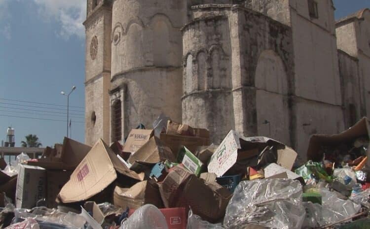  Dipkarpaz Belediyesi’nde çalışanların grevde olmalarından dolayı çöpler dağ haline dönüştü: Demirci’ye tepki yağıyor!