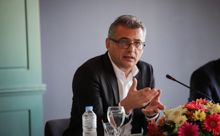  Erhürman: Anlatacak başarı hikayesi olmayanlar, kelime oyunu yapıyor