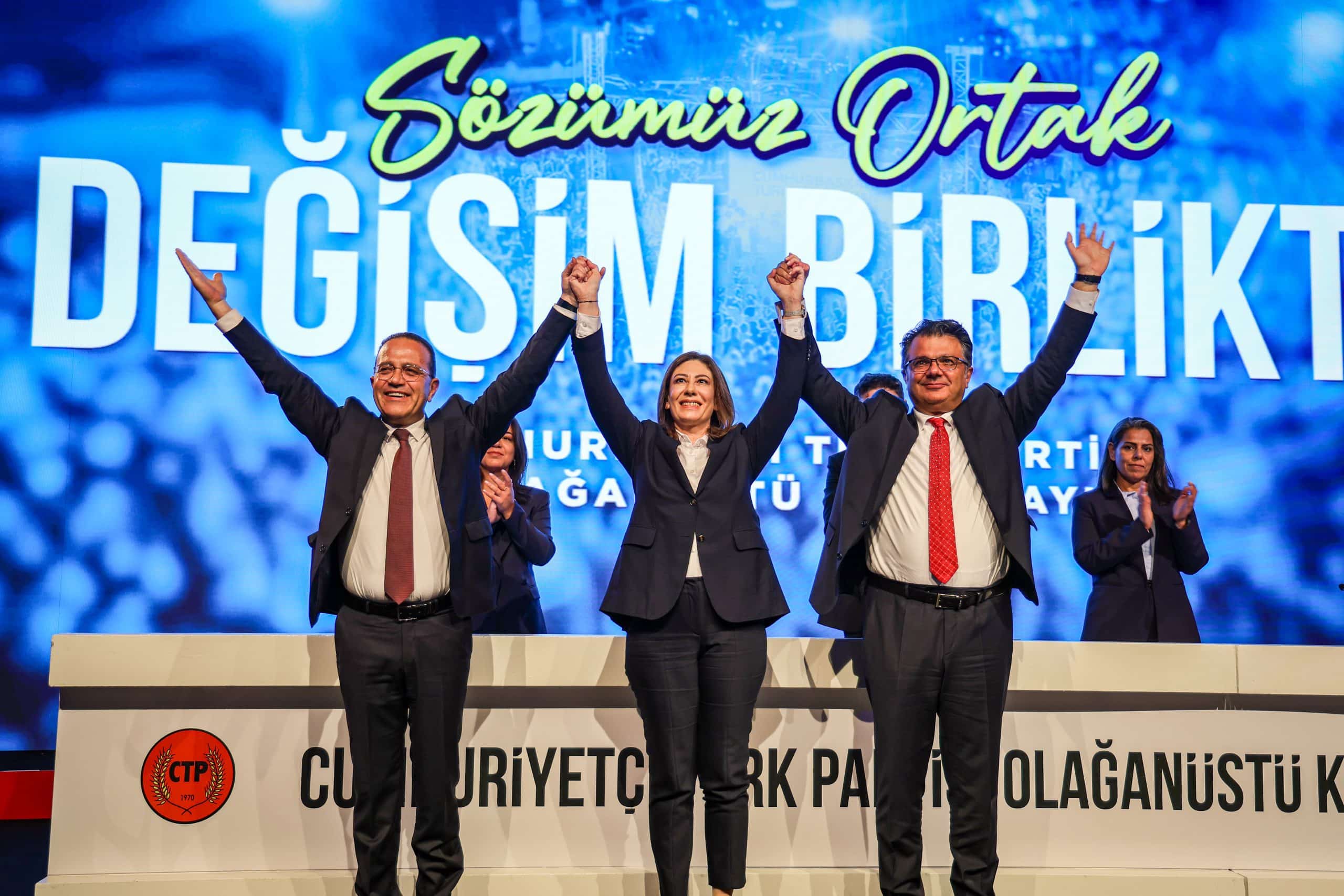 CTP kurultayında adaylar birlik, beraberlik ve mücadele mesajı eşliğinde aile fotoğrafı verdi