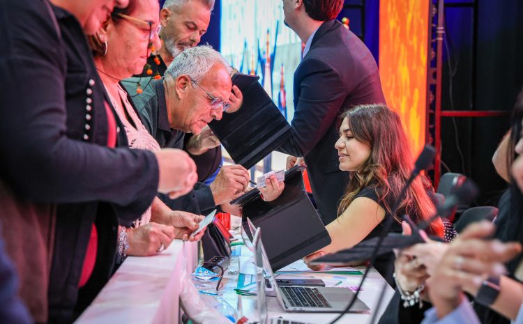  Kurultayda oy verme işlemi sürüyor; Saat 18.00 itibariyle toplam 2100 oy kullanıldı