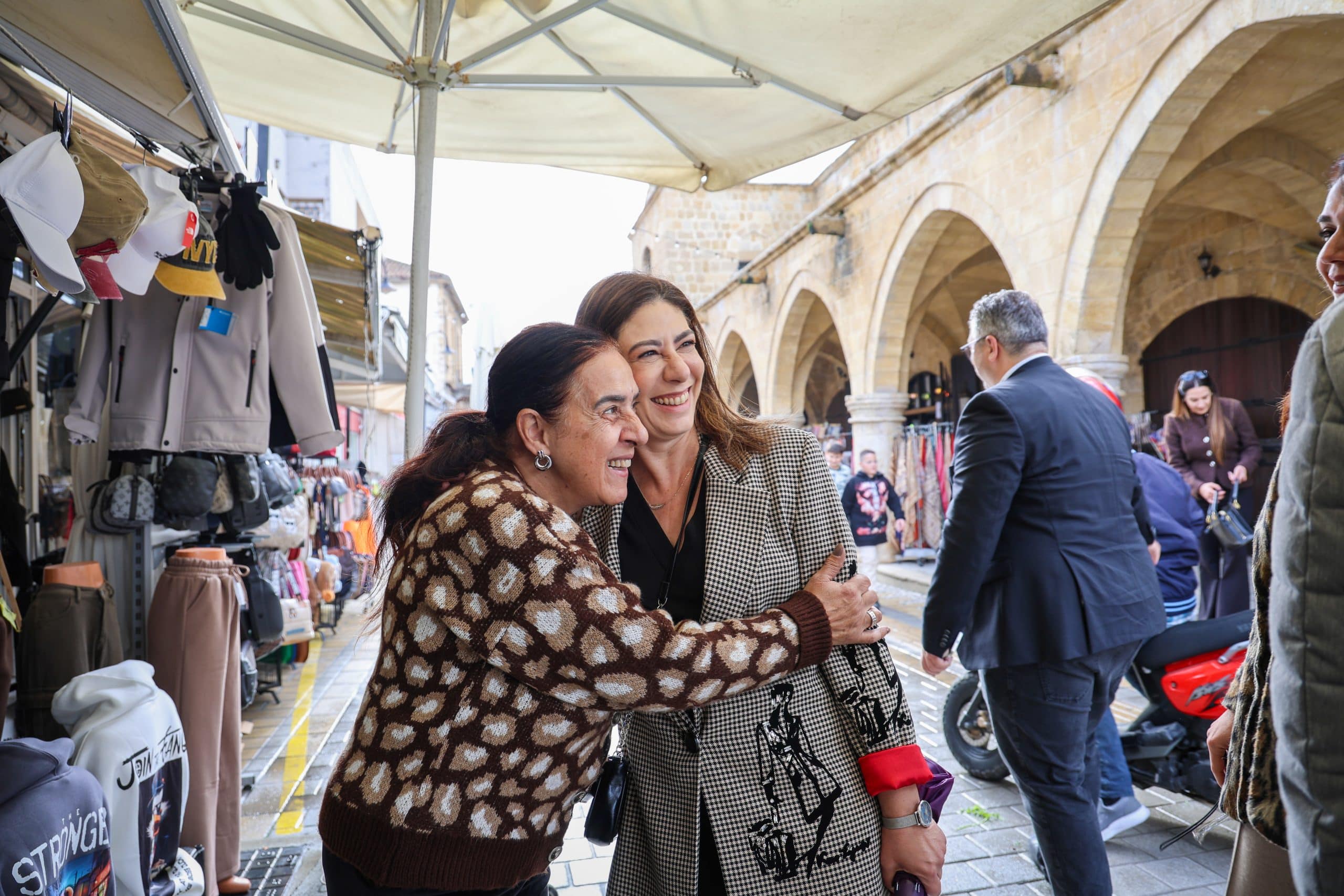 İncirli, Lefkoşa Surlariçi’nde esnafın yeni yılını kutladı