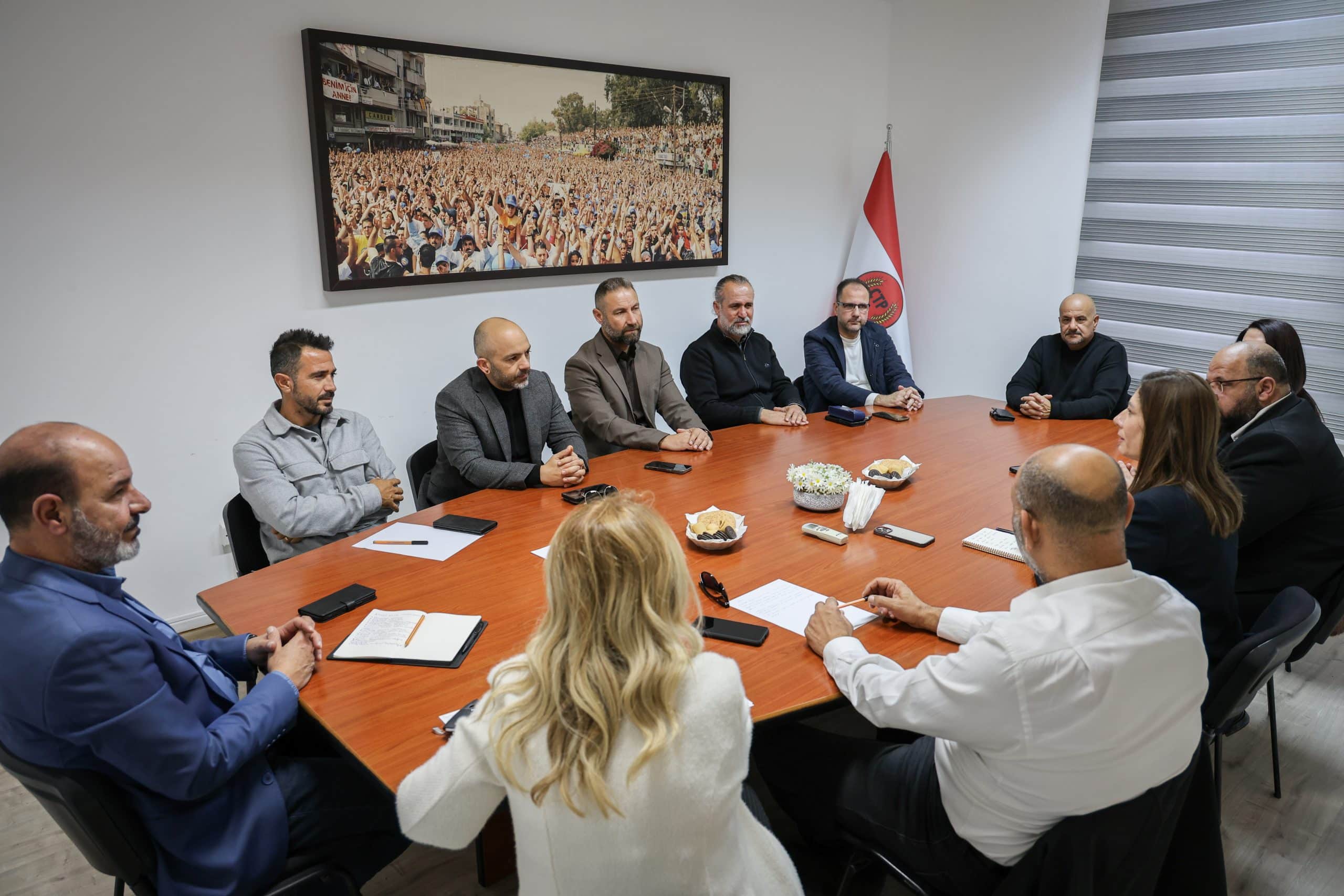 Cumhuriyetçi Türk Partisi, Kıbrıs Türk Öğretmenler Sendikası ile bir araya geldi