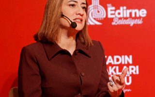 “Otokrasiler yükseldikçe ile kadınlar üzerindeki bakım yükü artıyor”