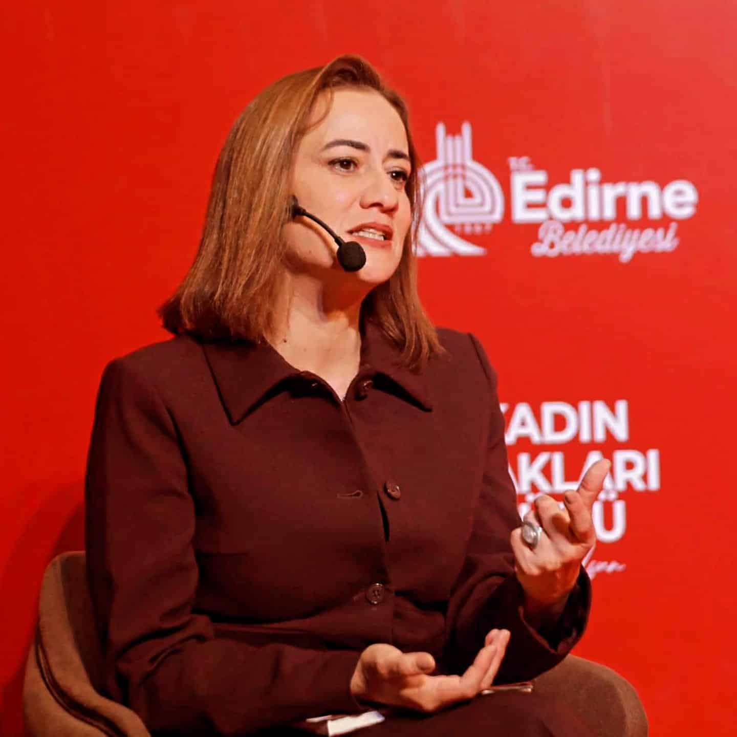 “Otokrasiler yükseldikçe ile kadınlar üzerindeki bakım yükü artıyor”