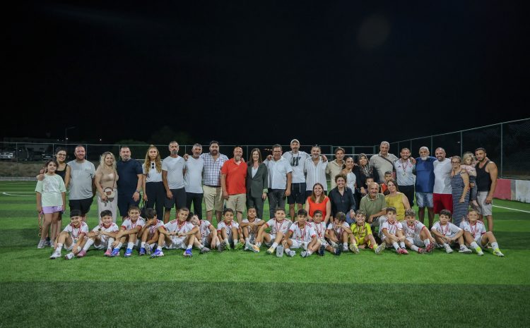  28. Naci Talat Halı Saha Futbol Anı Turnuvası’nda çocuklar sahaya çıktı