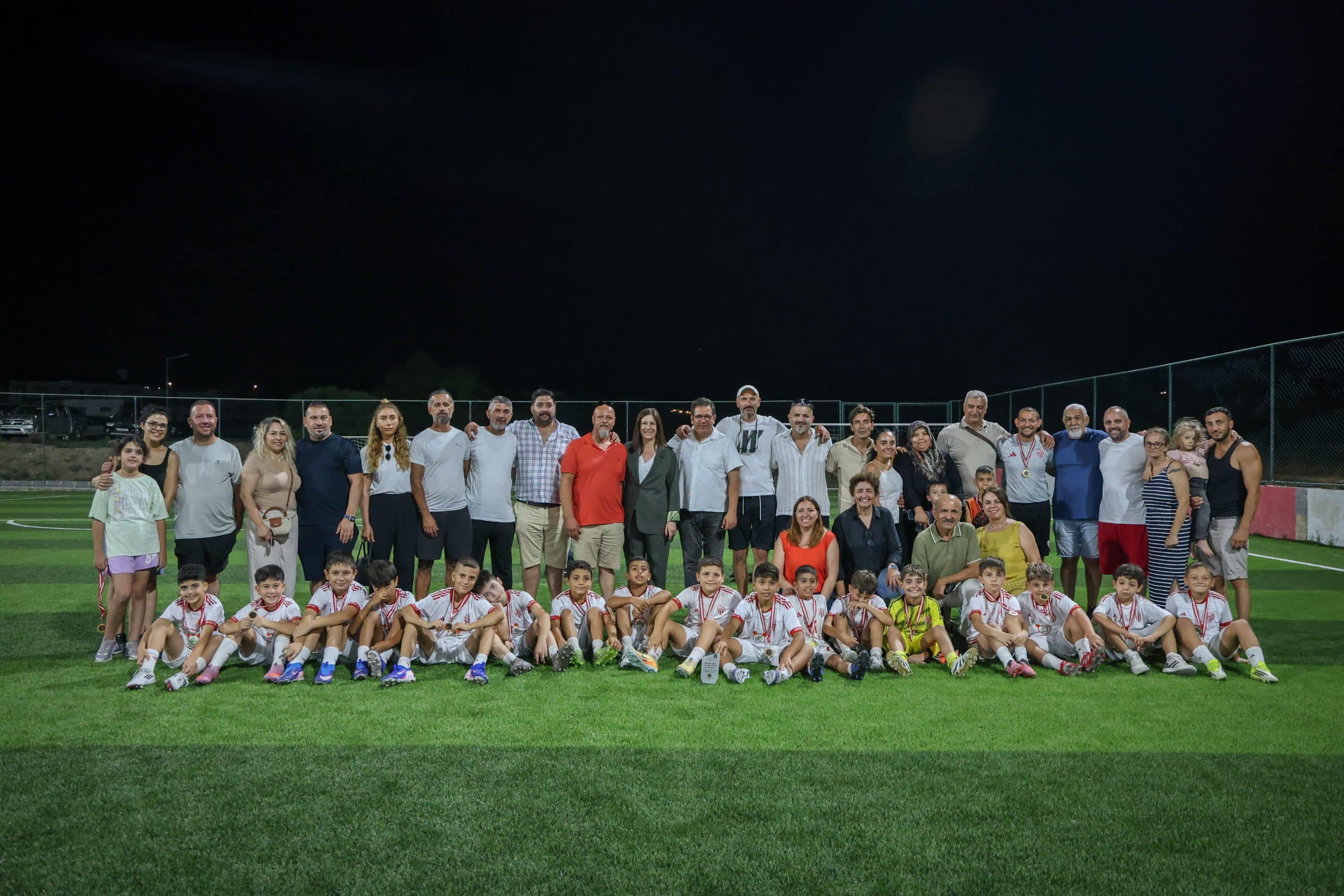 28. Naci Talat Halı Saha Futbol Anı Turnuvası’nda çocuklar sahaya çıktı