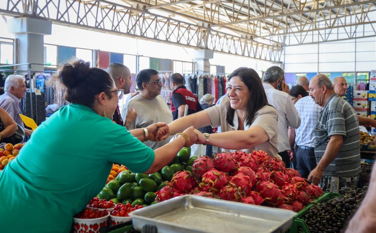  CTP Genel Başkanı Sıla Usar İncirli, Mağusa’da Pazar alanını ziyaret etti