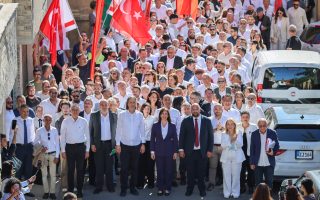 CTP’den yüzlerce kişiyle iktidar yürüyüşü;